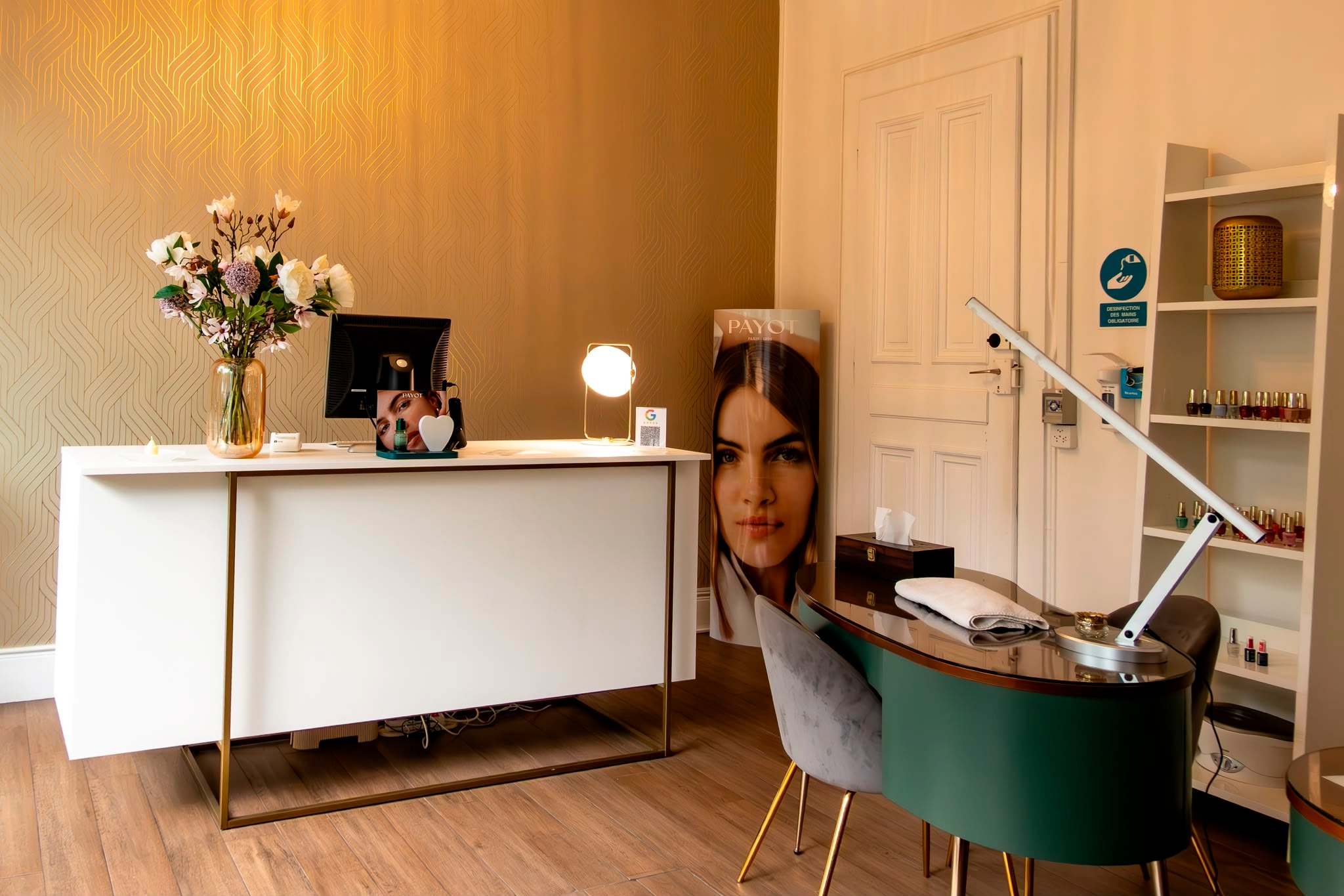 BEL & BIEN Salon Interior 2